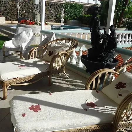 Spacious With Pool