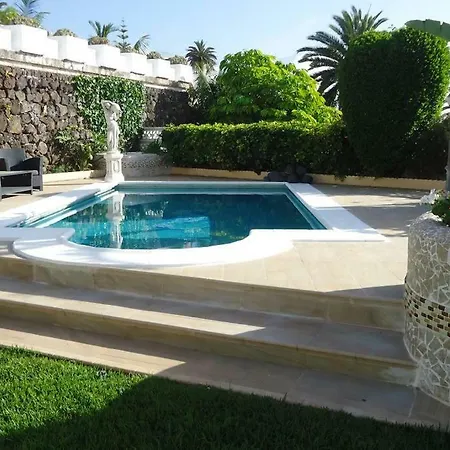 Villa Spacious With Pool Santa Úrsula