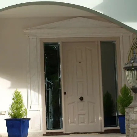 빌라 Spacious With Pool *