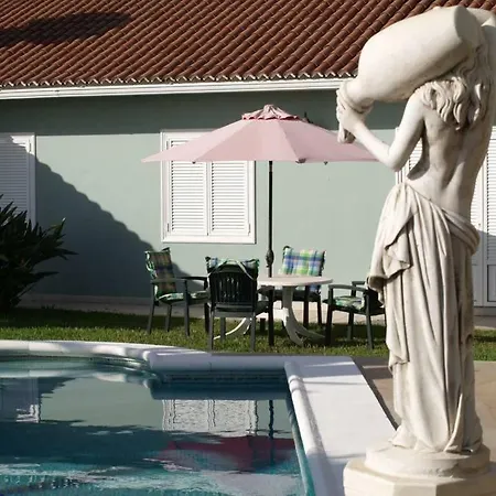 Villa Spacious With Pool