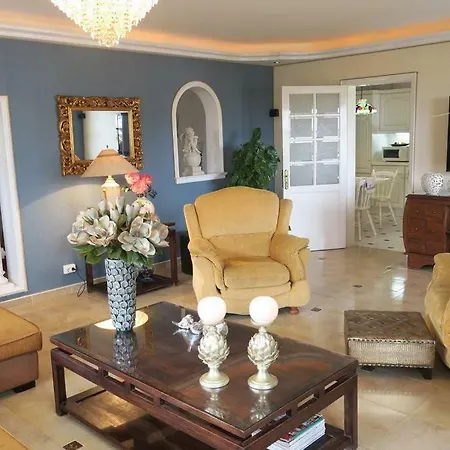 Spacious With Pool *